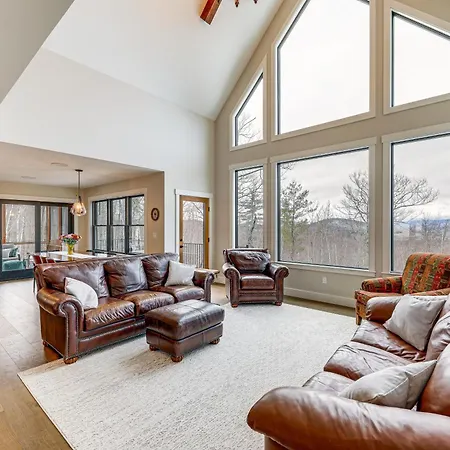 Mountain-View Home In Stoneham With Hot Yoga Studio!